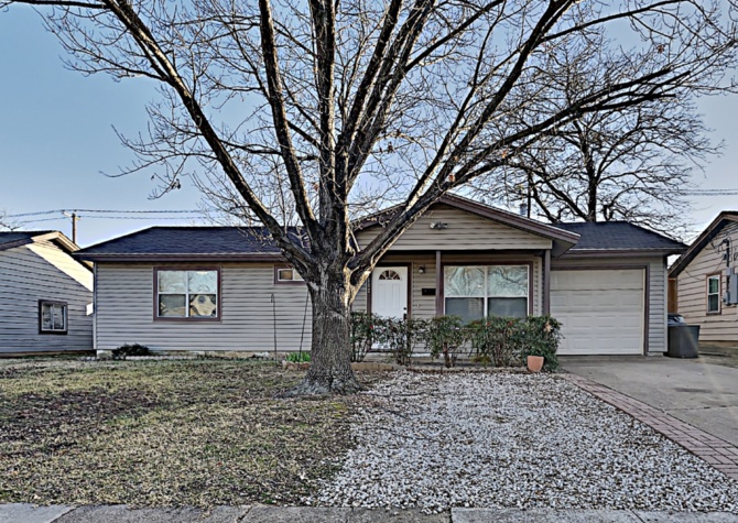 Houses Near Quaint 3 bedroom home in the heart of Euless. 
