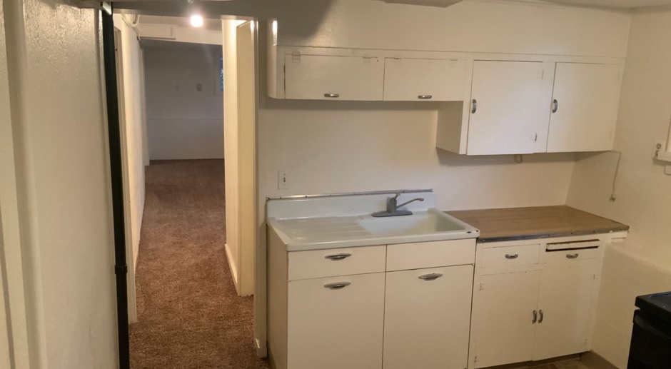Great 1 Bedroom Apartment Near Downtown