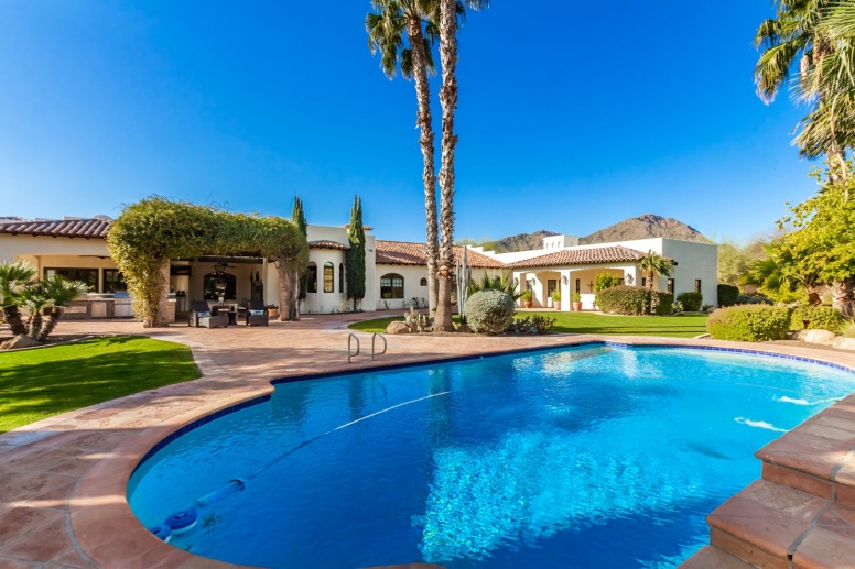 MUST SEE!!! FULLY-FURNISHED LUXURIOUS 6 Bedroom PARADISE VALLEY Home in the heart of SCOTTSDALE!