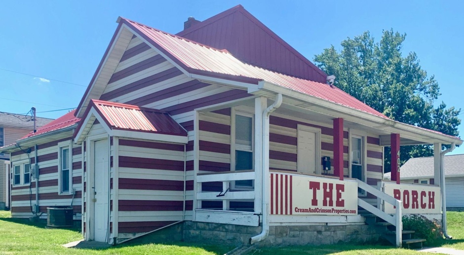 "The Porch" - VACATION RENTAL. Famous IU Tailgate house
