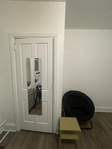 Bedroom for sublet in a 6 bed 2 bath apartment for the Winter Term (January - the end of March)