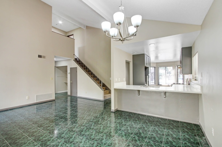 ***Exclusive and Renovated Duarte Townhouse***