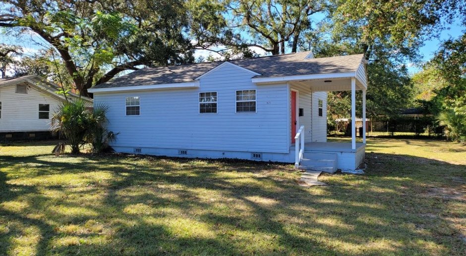 1825 N. A Street Pensacola, FL 32501 Ask us how you can rent this home without paying a security deposit through Rhino!