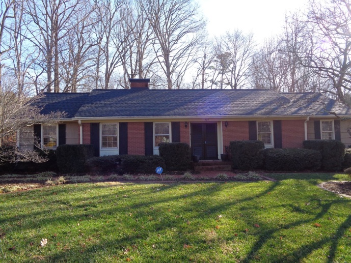 Nice!-Spacious Brick Ranch with 3-4 Bedrooms