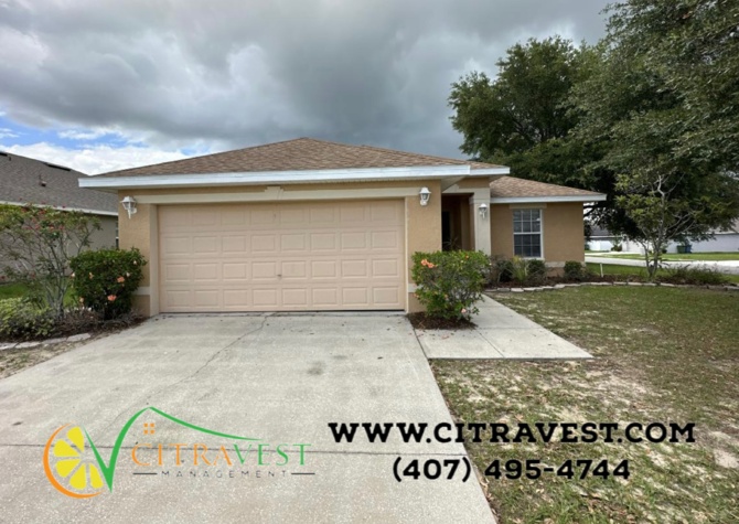 Houses Near Beautiful 3 Bedroom in Winter Haven Available!