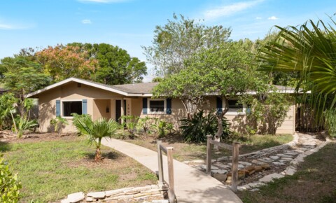 Houses Near Texas State Technical College- Harlingen 1605 Elmwood - 3 Bed/2 Bath/ 2,365 Sq Ft for Texas State Technical College- Harlingen Students in Harlingen, TX