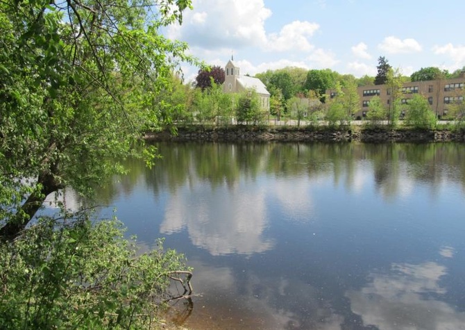 Houses Near Large Three bedroom apartment with beautiful views of the River
