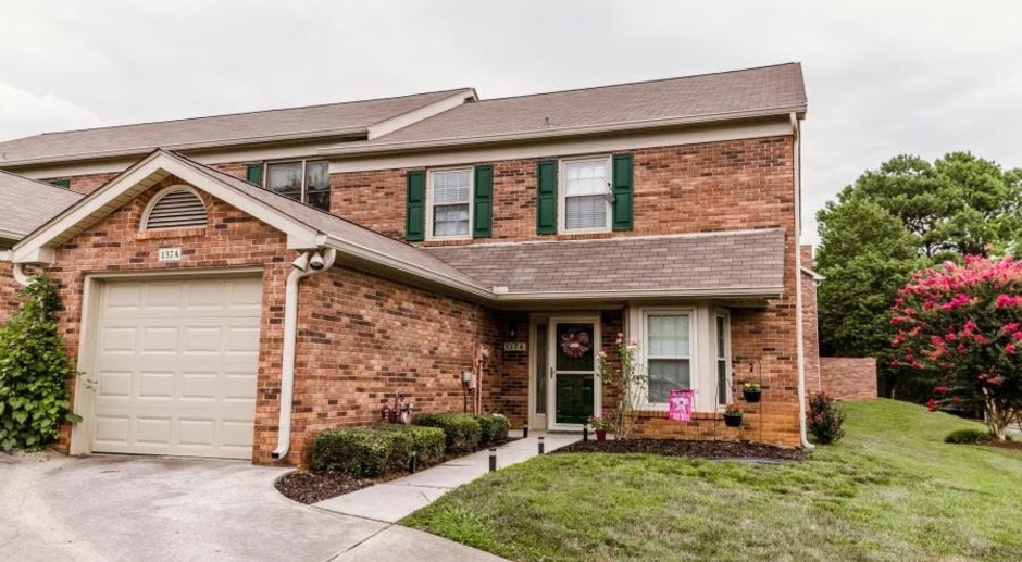  Farragut, 3 bedroom townhouse with master on the main. Call Ryan Fogarty 865-333-4840