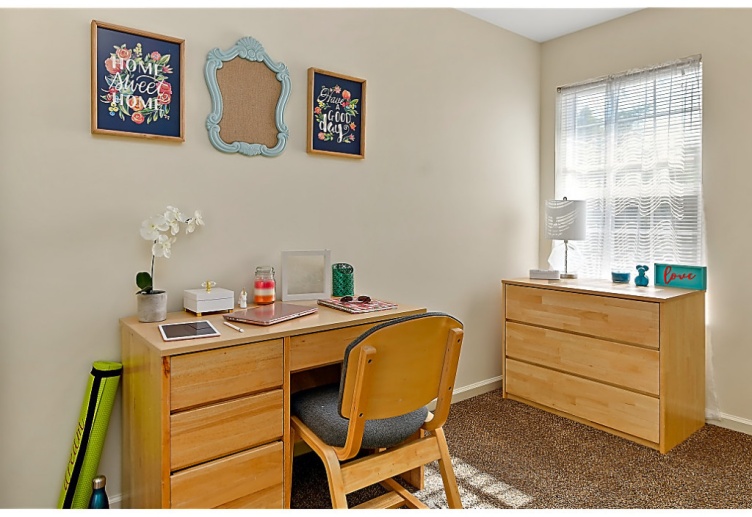 CALLING ALL STUDENTS - COME ENJOY COLLEGE LIVING IN AN OFF CAMPUS SETTING