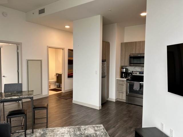 Modern 1 BR Available Now!