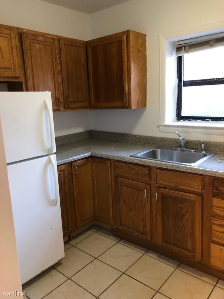 Large 1 Bedroom Apartment with Private Entrance - Heat/HW and Parking Included/White Plains
