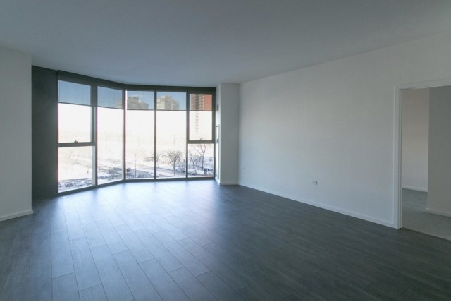 LARGE 2 BED/2 BATH APARTMENT WITH BEAUTIFUL CITY VIEW AVAILABLE FOR SUBLET! 