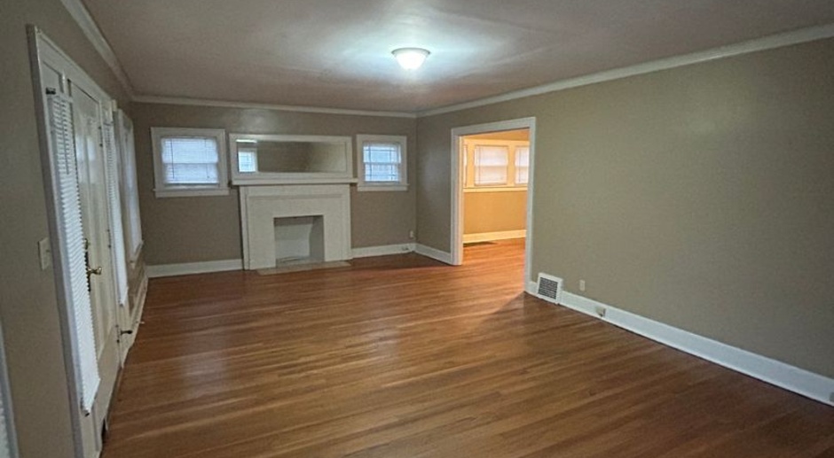 AVAILABLE NOW! Home for rent near UMKC! 3 Bed 1 Bath!!