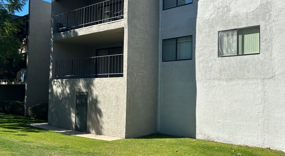 PRICE REDUCTION!! Lovely 2 Bedroom, 2 Bath Condo Located in South Redlands!