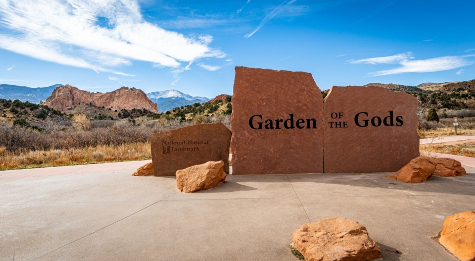 2 Bedroom, 2 Bath Fully Furnished Apartment near Garden of the Gods