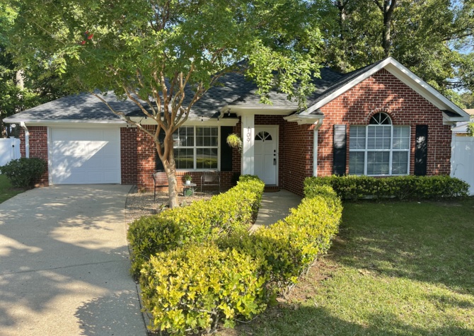 Houses Near END OF JUNE MOVE IN! 3 BED/2 BATH IN LAKE FOREST