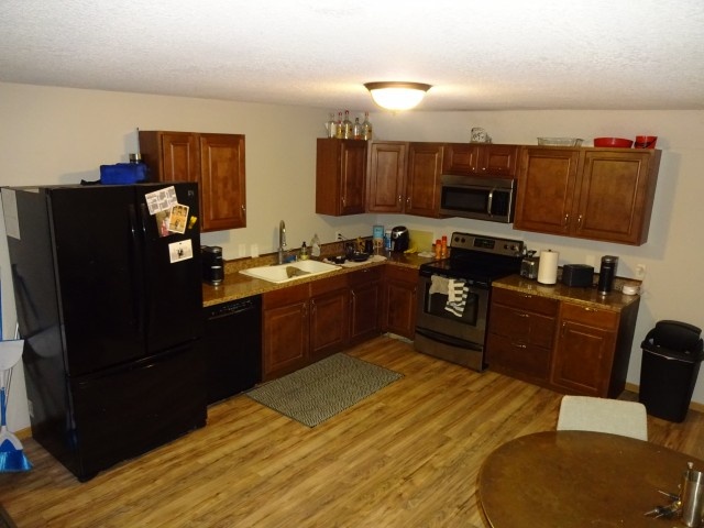 Nice large 5 bed/ 2 bath unit available Sept. 1