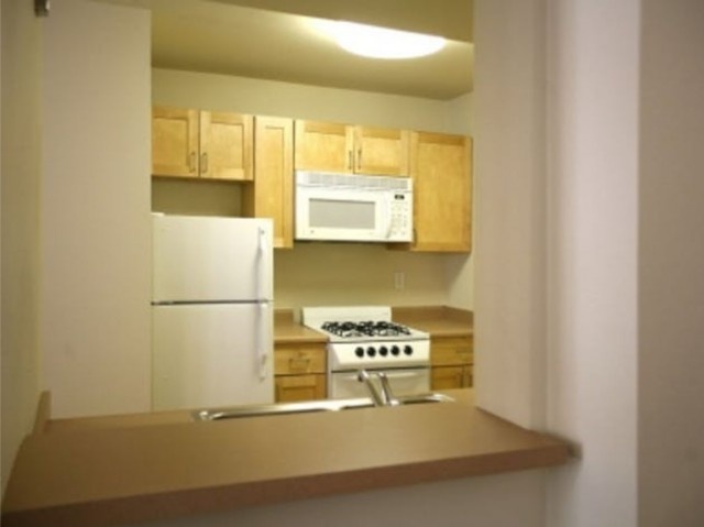 Rooms in a 2BR-2BA apartment for (UCLA) students