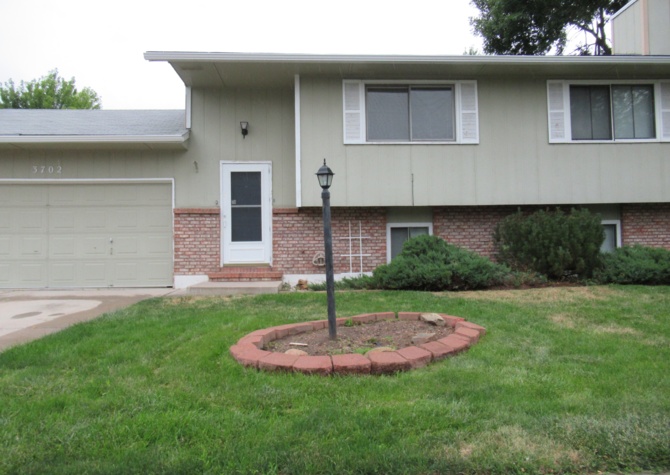 Houses Near Avail. 5/1: 4 bed/2 bath home in Loveland with large yard, garage