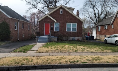 Houses Near Maryville Spacious 3 bed 2 bath house! for Maryville University of Saint Louis Students in Saint Louis, MO