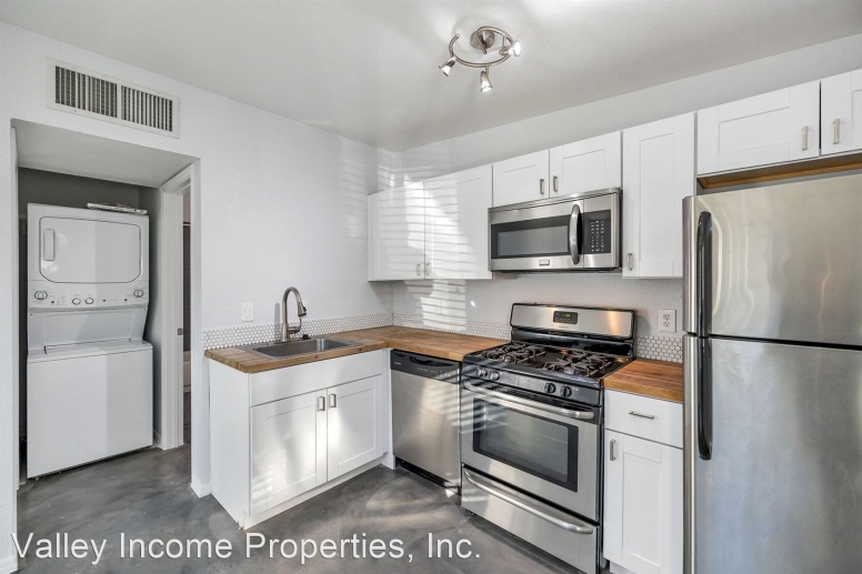Beautiful 1Bed/1Bath with Private Patio, Washer and Dryer in Unit, and Covered Parking!
