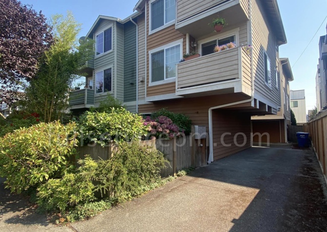 Houses Near Primo location; 3-story townhome w/ garage