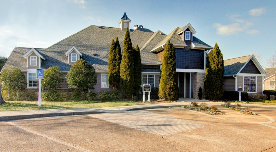 The Hamptons at Woodland Pointe Apartments