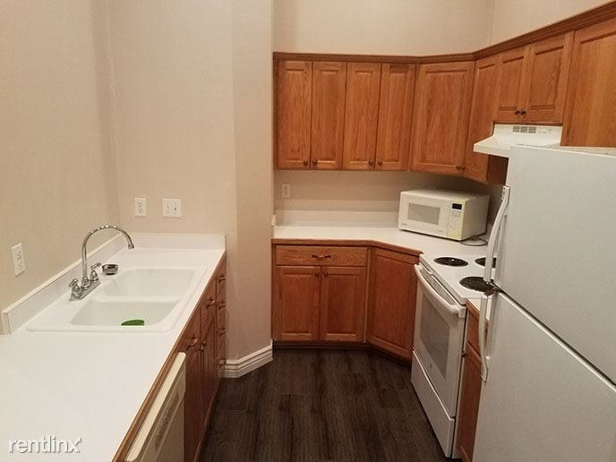 4 blocks from BYU/2 women contracts/private rooms