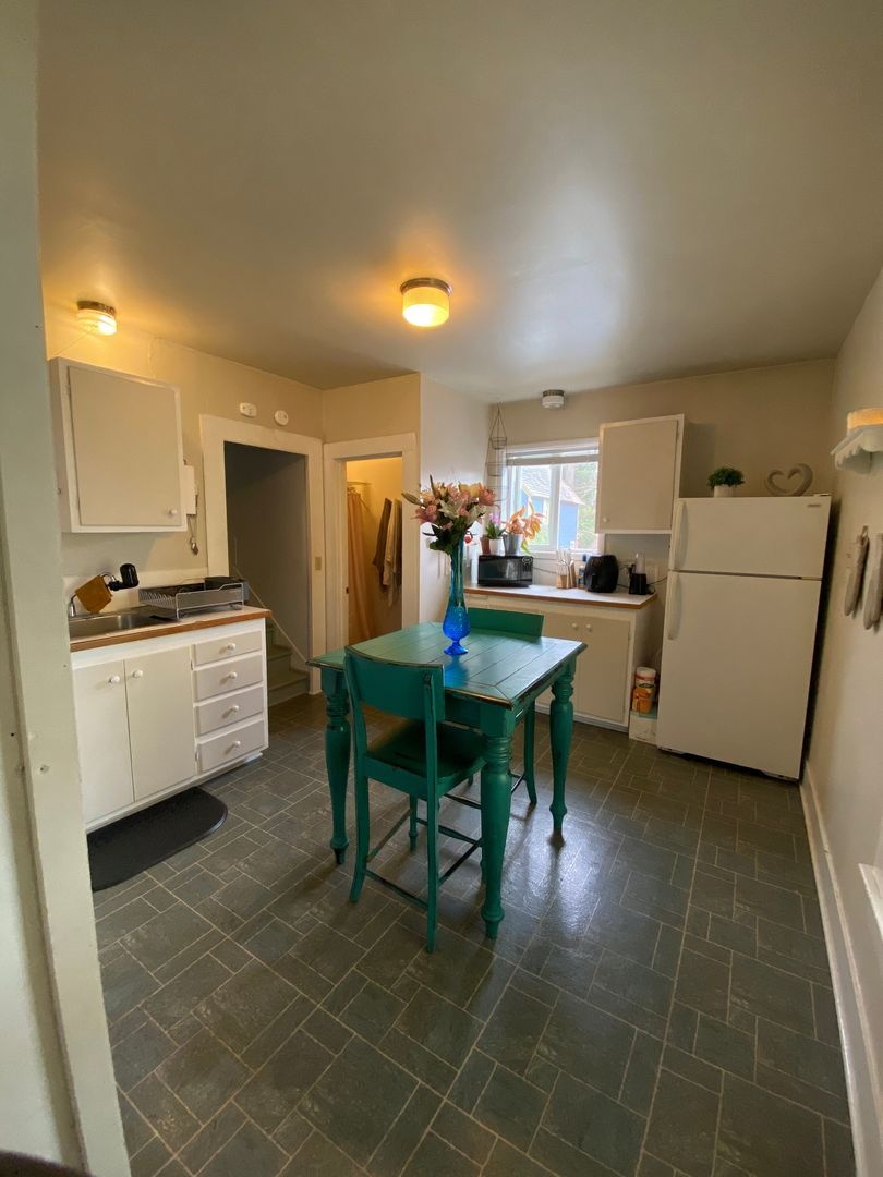 2 Bed, 1 Bath in York Neighborhood  Close to Downtown and WWU