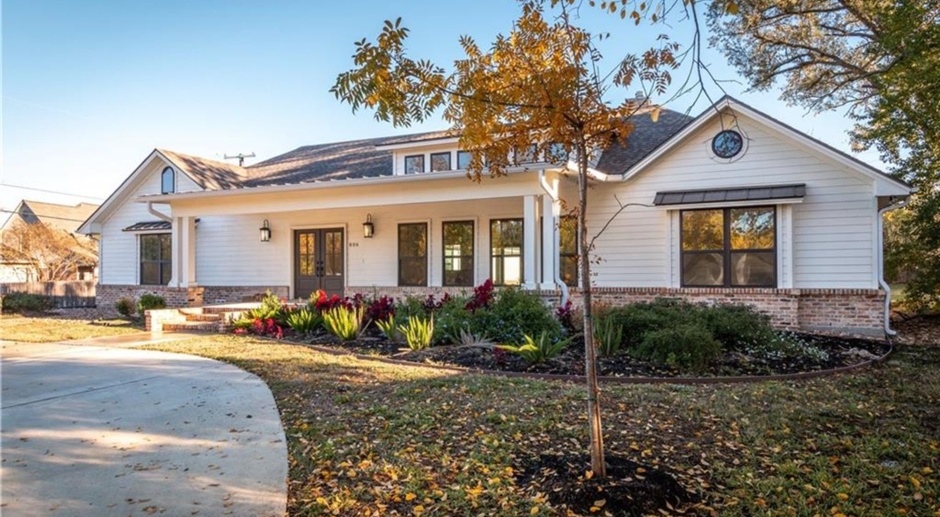 Historic District Gem! 4/3.5 Home Less than a Mile from Kyle Field!!