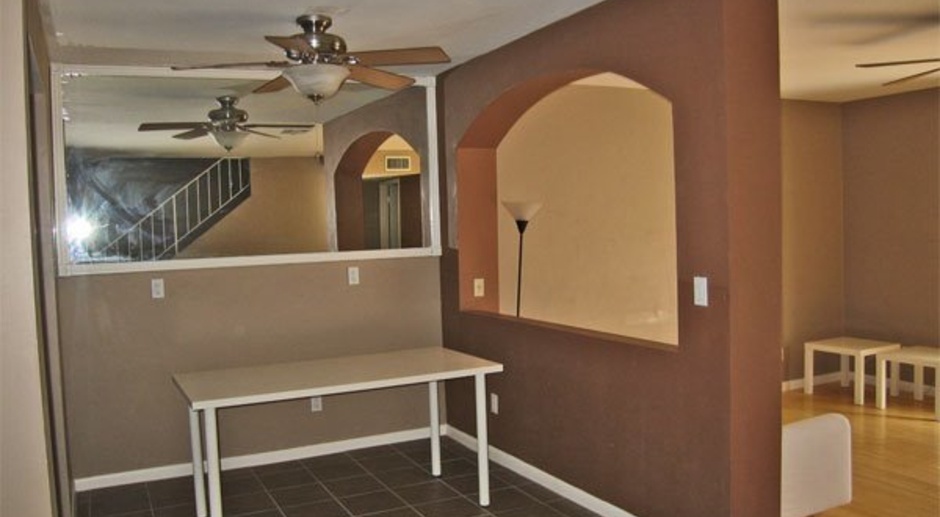  Great 2 bedroom, 1.5 bath townhome in convenient Mesa location!
