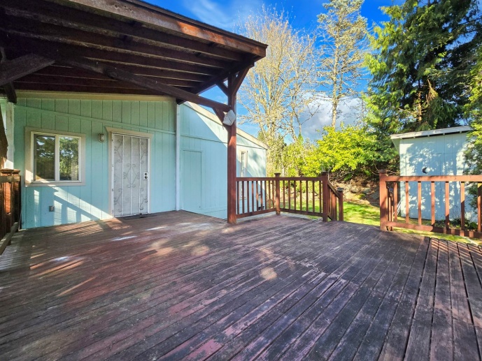 3 Bed, 2 Bath Home in Bothell with Vaulted Ceilings & Covered Parking