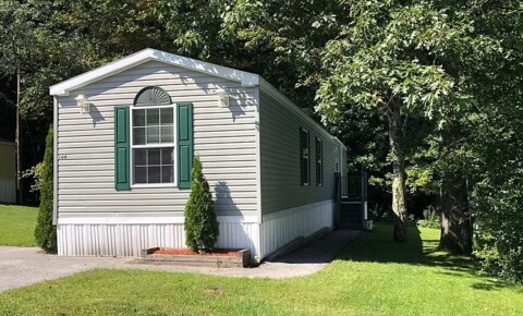 Houses Near Southern Vermont College Beds/Baths: 3 beds 1.5 baths Size: 880 square fee for Southern Vermont College Students in Bennington, VT