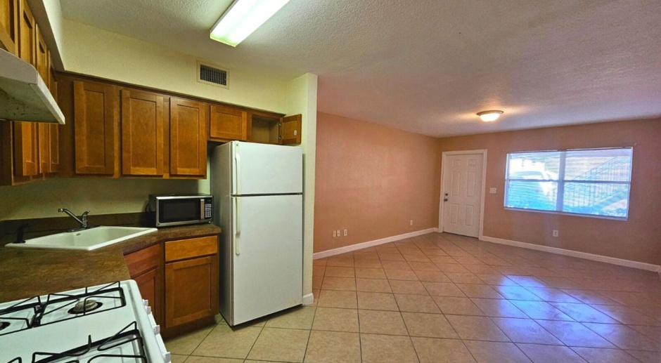 2 Bedroom, 1 Bath apartment in Cleartwater!