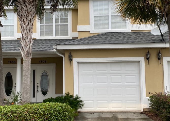Houses Near 3bd/2.5ba Townhouse in Gated Community 