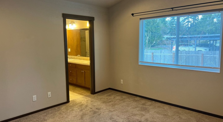 Modern Charm: Spacious 4-Bedroom Home in East Bremerton