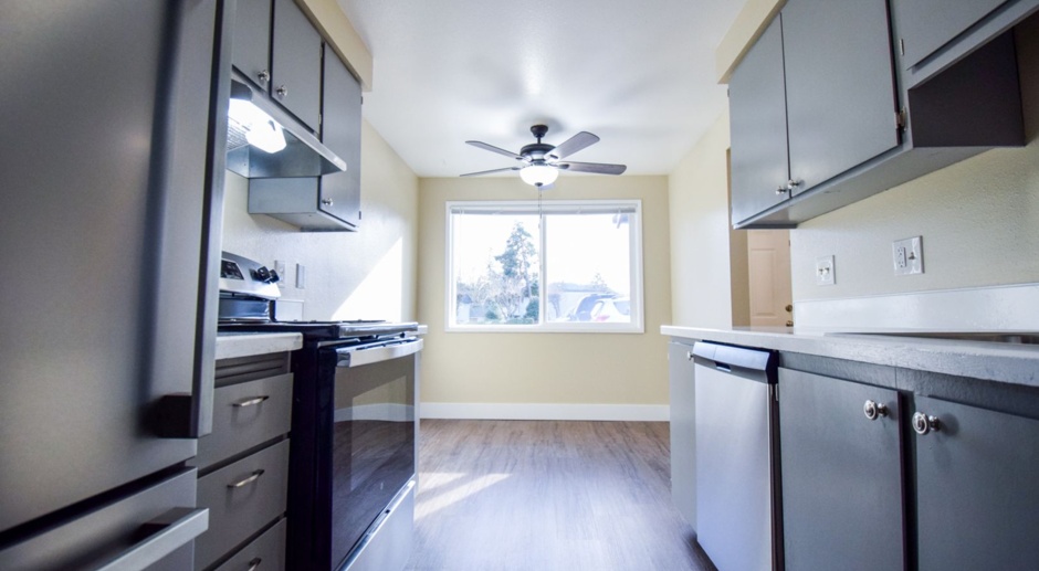 Newly Renovated 2bdrm/1.5ba Townhome!
