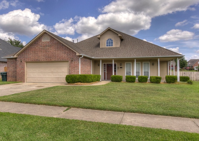 Houses Near Spacious 3 bedroom home in Owasso!