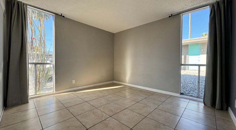 MOVE IN SPECIAL! HALF OFF FIRST MONTHS RENT!AVAILABLE NOW! LOVELY 2 Bed / 1 Bath Apartment in Palm Desert!