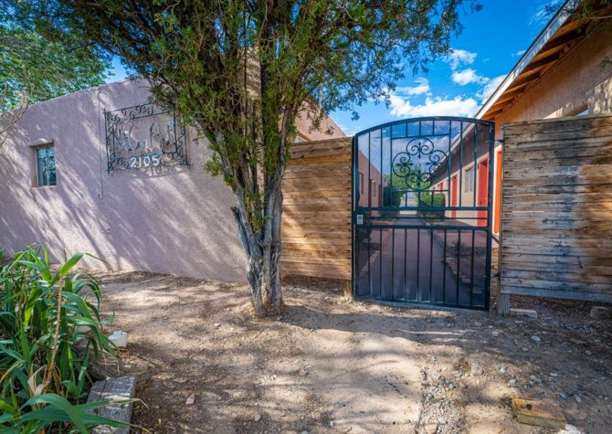Houses Near Top End, Remodeled 1 Bedroom Near UNM and CNM