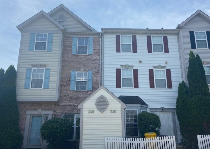 Houses Near End unit townhome located in Odenton.
