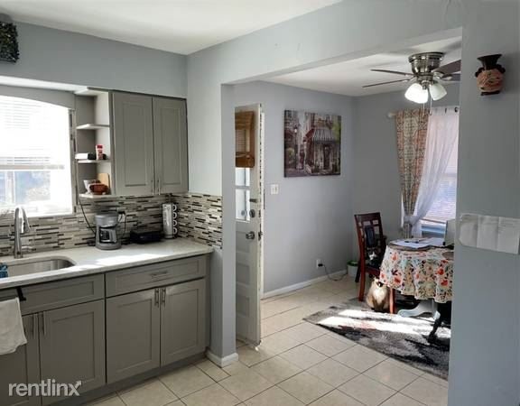 Wonderful 3 Bedroom Apartment 1st Floor 2-Family Home - Utilities Incl. Parking in Driveway/Yonkers