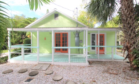 Houses Near Ringling Available Now! 2 bedroom, 1.5 bathroom home in Laurel Park! for Ringling College of Art and Design Students in Sarasota, FL