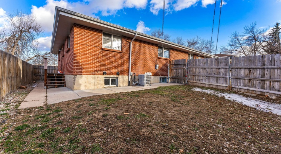 Littleton Townhome, Large Recently Renovated End Unit!