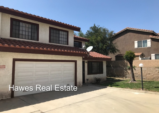 Houses Near Pomona-Remodeled 3 Bed 2.5 bath End Unit Townhouse in Gated Community