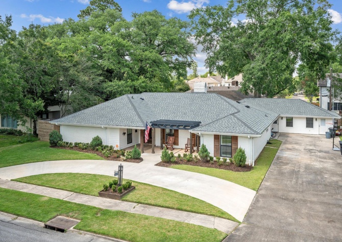Houses Near 6 Bedroom, 4.5 Bathroom Available Near LSU LAKES! Give us a call today!