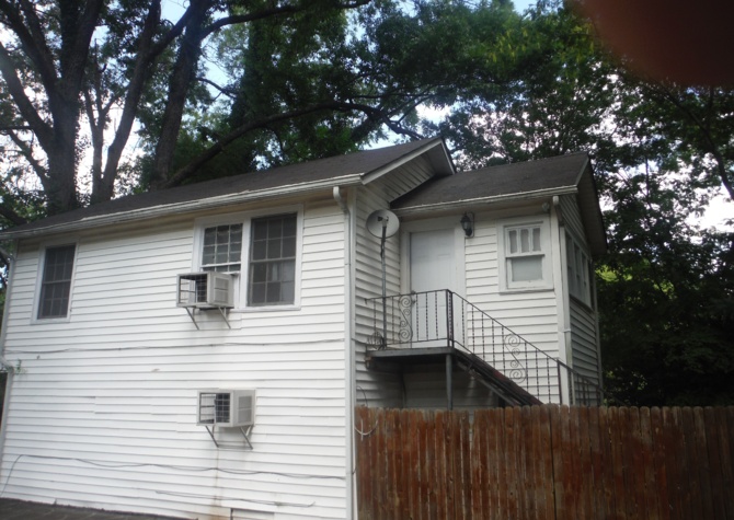 Houses Near 1br/1ba Apartment with lawn care