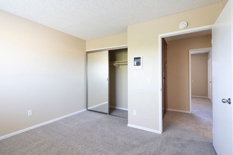 *OPEN HOUSE: 4/27 12-2PM* 2 BR Townhome in Imperial Beach with 2 Parking Spaces and Patio!