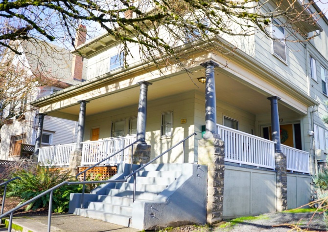Houses Near Updated NW Portland Studio: Bright & Sunny with High Ceilings + Gas Stove 