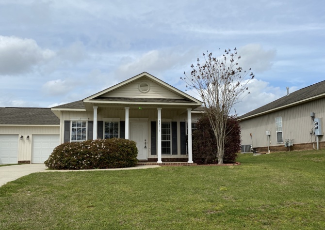 Houses Near MID-JULY MOVE IN! 3 BEDROOM / 2 BATH IN CHURCHILL DOWNS!